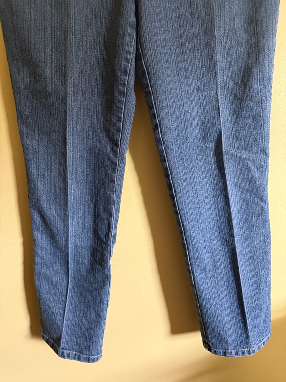 Gloria Vanderbilt Women’s Short Jeans - Picture 5 of 9